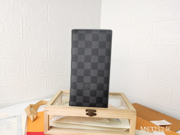 LVコピーウォレット着用イメージ